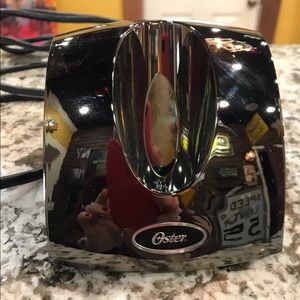 Oyster trimmer charging base